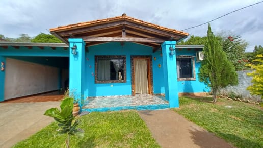 Villa Elisa, Casa en venta con amplio terreno