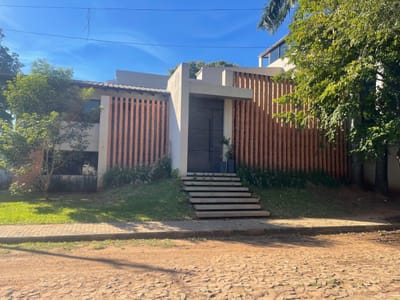 VENDO CASA MODERNA EN VILLA AURELIA – ASUNCIÓN