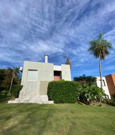 Vendo casa de 4 dormitorios San Bernardino - Condominio Punta Sanber