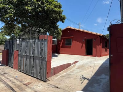 Alquilo casa con ubicación privilegiada en Tarumá esquina Osvaldo Kallsen