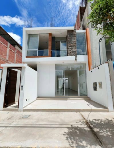 MODERNO LOCAL EN ALQUILER  1ER PISO – URB. MIRAFLORES CONTRY CLUB -  PIURA