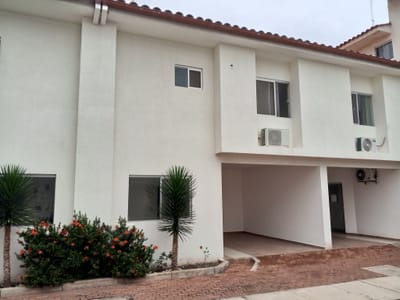 Alquiler Casa De 2 Plantas Y 3 Dormitorios Con Dependencias En Cond. Jerusalen