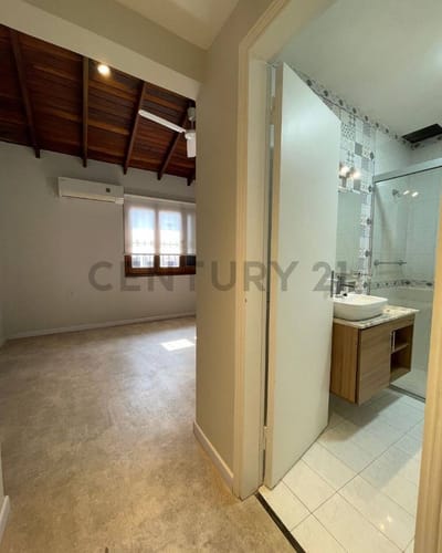 Venta de Casa Dúplex en Mburucuyá, Asunción