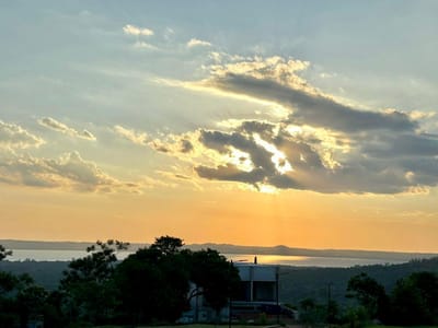 VENDO TERRENO CON VISTA ÚNICA AL LAGO