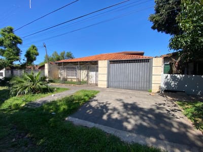 VENDO CASA EN LAMBARE A 3 CUADRAS DE REPUBLICA