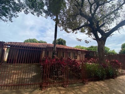 VENDO CASA  EN LAURELTY LUQUE A METROS DE LA AVDA NANAWA!!!