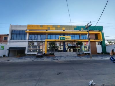 CENTRO COMERCIAL EN VENTA - ZONA ALTAMENTE COMERCIAL