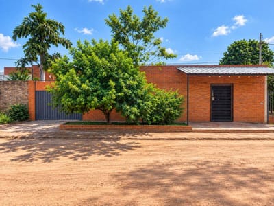 CASA EN VENTA – LUQUE, BARRIO MAKA'Í