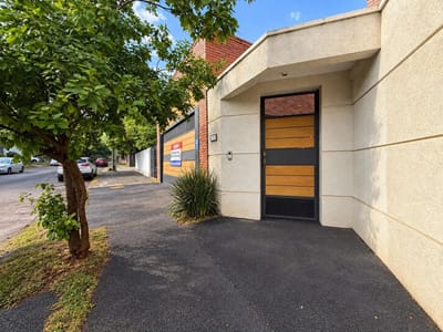 RESIDENCIA EN BARRIO MBURUCUYA