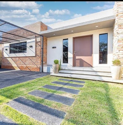 SAN BERNARDINO EN VENTA CASA DE 3 DORMITORIOS TOTALMENTE AMOBLADA