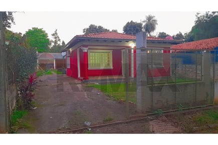 EN VENTA CASA EN ITAUGUA.