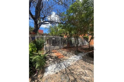Casa amoblada 3 dorm. con piscina en alquiler - Villa Aurelia - Gs. 6.000.000