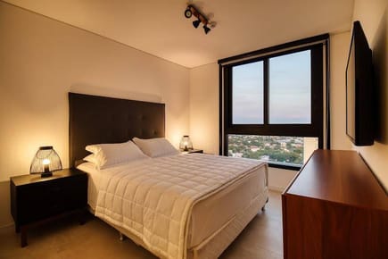 Alquilo departamento amoblado en el Edificio Feel de 2 dormitorios y 2 baños.