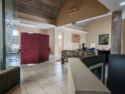 Alquilo Oficina amoblada sobre Avda. Artigas, Asunción – 200 m²