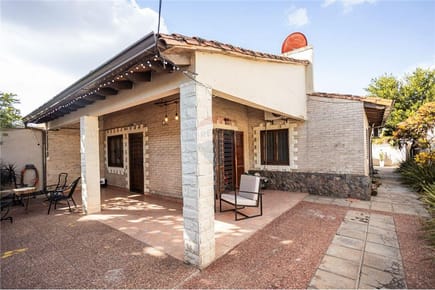 Casa en esquina z/ Fortis Abasto Fdo de la Mora