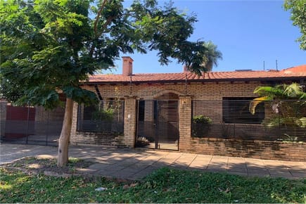Impecable casa  de una planta a cuadras de cacique con lindo patio 