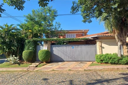 Vendo casa en esquina en Mburucuyá