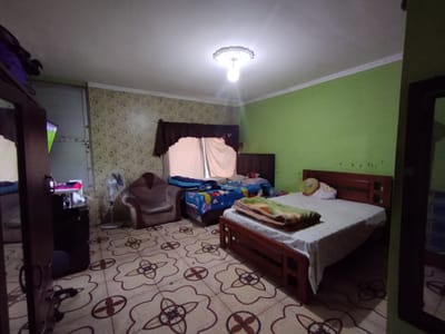 CASA CON 3 TIENDAS EN VENTA!!