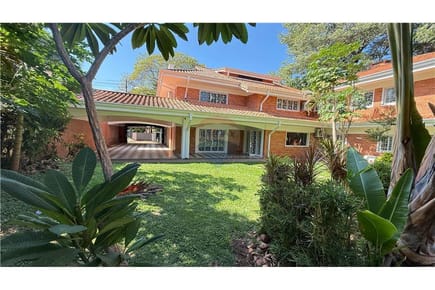 EN VENTA RESIDENCIA ZONA CENTENARIO