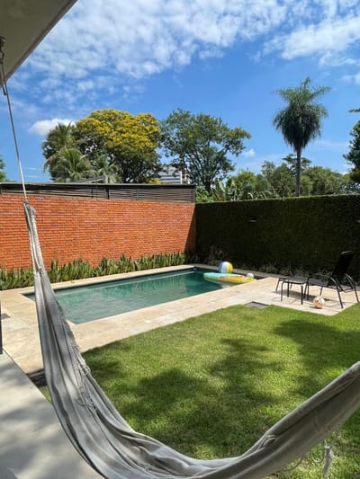 ALQUILO HERMOSA CASA CON PISCINA Y QUINCHO – ZONA GOETHE