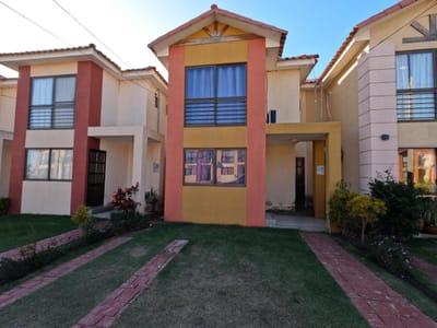 HERMOS CASA EN VENTA DE DOS PLANTAS