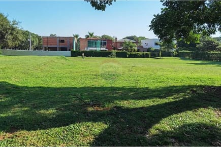VENDO DOS TERRENOS JUNTOS EN LAMBARE PLAZA DE LOS MANGOS