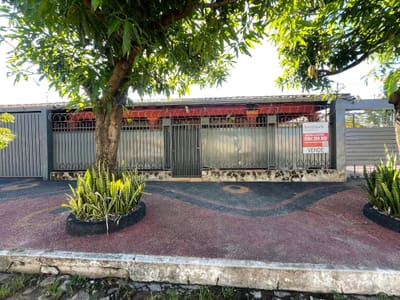 Venta De Casa En Esquina En Primer Barrio De Luque