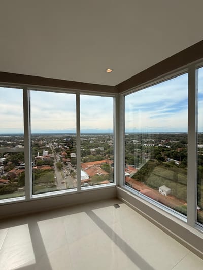 AVDA. STMA. TRINIDAD, EN VENTA LUJOSO DEPARTAMENTO (SEMIPISO) DE 3 DORMITORIOS.