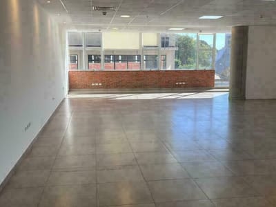 ALQUILO OFICINA DE 140 M2