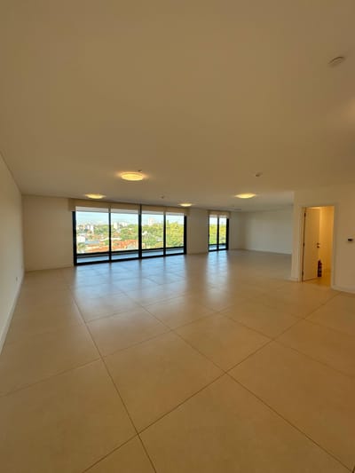  BARRIO YCUA SATI, DEPTO DE 3 DORMITORIOS CON 314m2 EN ALQUILER