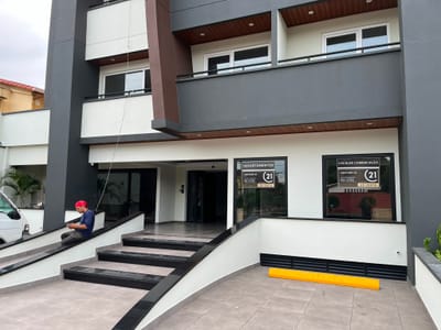 Zona Norte - 2 Locales En Venta Sobre La Radial 27, Entre 3er Y 4to Anillo