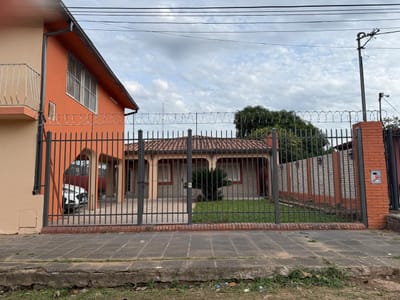 Alquilo Casa en San Lorezno, Barrio San Isisdro