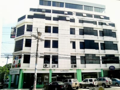 Edificio en venta sobre el 1er. anillo de la avenida Irala