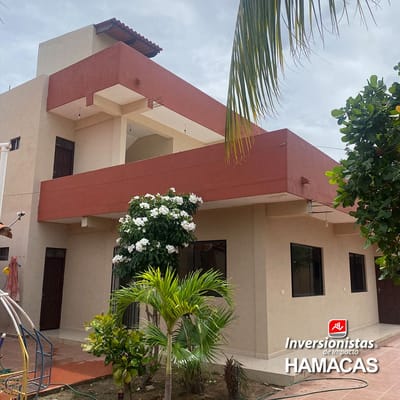 HERMOSA CASA DE 3 PLANTAS EN VENTA ZONA SUD ESTE