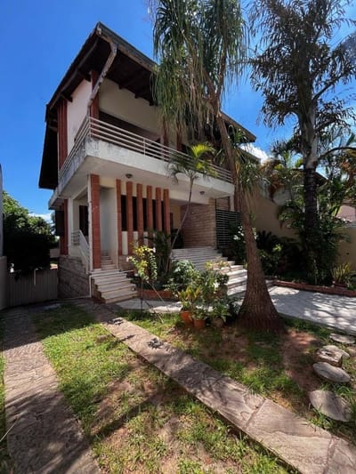 SE VENDE RESIDENCIA IMPORTANTE EN BARRIO REPUBLICANO 