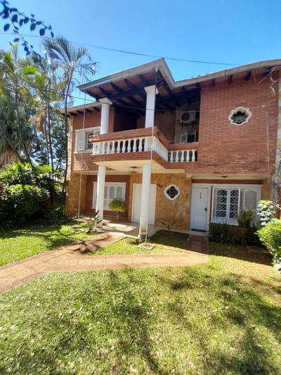 EN VENTA – IMPONENTE RESIDENCIA CON AMPLIO TERRENO EN BARRIO SAN CRISTÓBAL