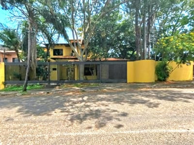 ALQUILO AMPLIA CASA EN LAMBARE