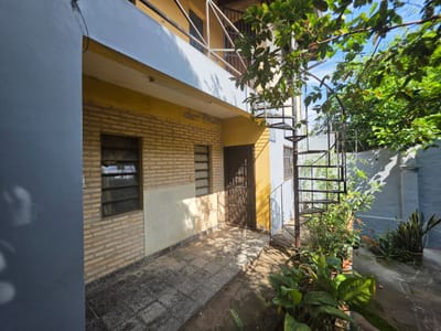 VENDO PROPIEDAD CON 7 DEPARTAMENTOS P/ ALQUILAR