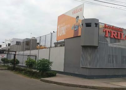 Remate Local Comercial - 700 mt2 - 12 Estacionamientos