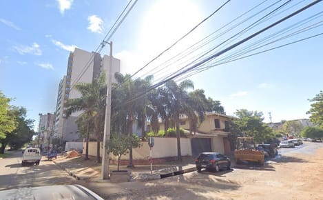 VENDO CASA EN ESQUINA SOBRE MOLAS LOPEZ 