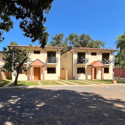 ALQUILO CASA A ESTRENAR EN CONDOMINIO VILLAGGIO FERNANDO DE LA MORA