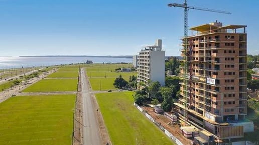 EN VENTA DEPARTAMENTO EN EDIFICIO DEL SOL EN CNSTRUCCION EN ENCARNACION
