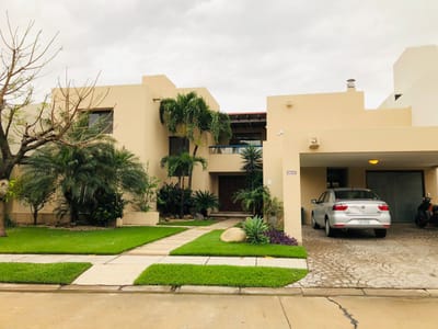 AMPLIA CASA EN VENTA CONDOMINIO LA HACIENDA  II