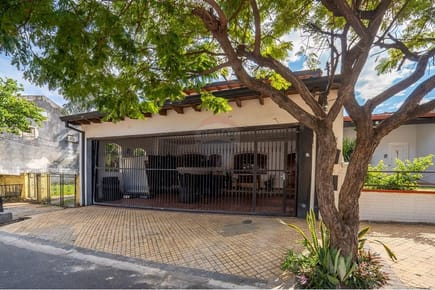 CASA EN VENTA EN SAJONIA 