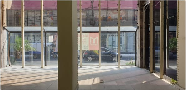 Local Comercial con Entrepiso y Cochera en el Centro de Asunción