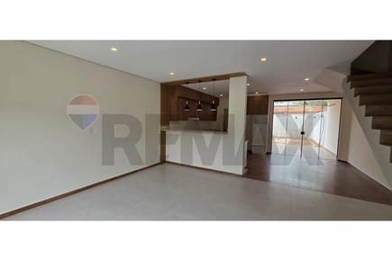 VENDO dúplex a dos cuadras de Avda. del Yacht