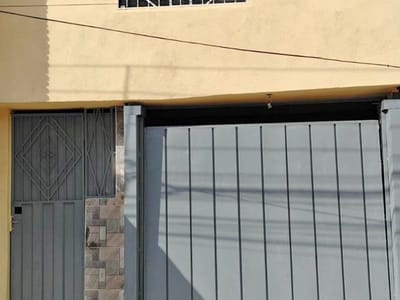 CASA EN VENTA 2 PLANTAS – BARRIO REPUBLICANO
