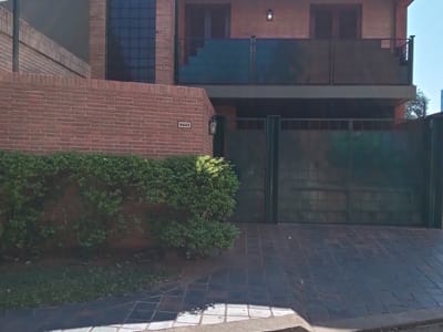 VENDO HERMOSO DUPLEX UBICADO SOBRE LA AVDA. MCAL. LÓPEZ