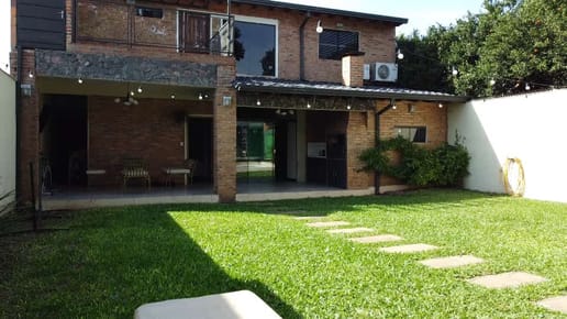 VENDO CASA DE 2 PLANTAS EN SAN LORENZO C/ PISCINA