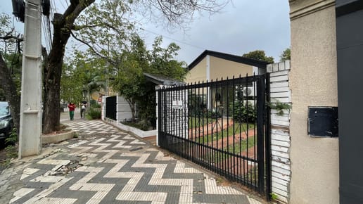 VENDO CASA A DEMOLER - TERRENO EN LA CIUDAD DE ASUNCION BARRIO YKUA SATI